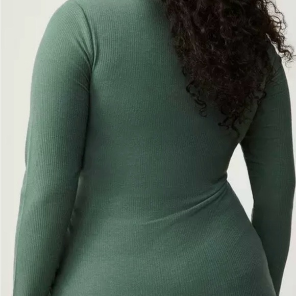 Torrid Long Green Sleeve Tee NWT - Picture 6 of 7